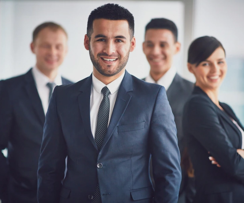 confident-business-team-with-leader_1098-3228